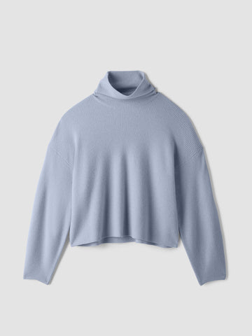 Krótki sweter golfowy z szerokim, prostym krojem i opuszczonymi ramionami