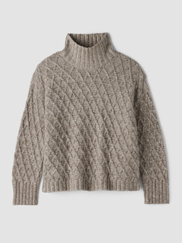Sweter golfowy o obszernym, prostym kroju z teksturowanej dzianiny